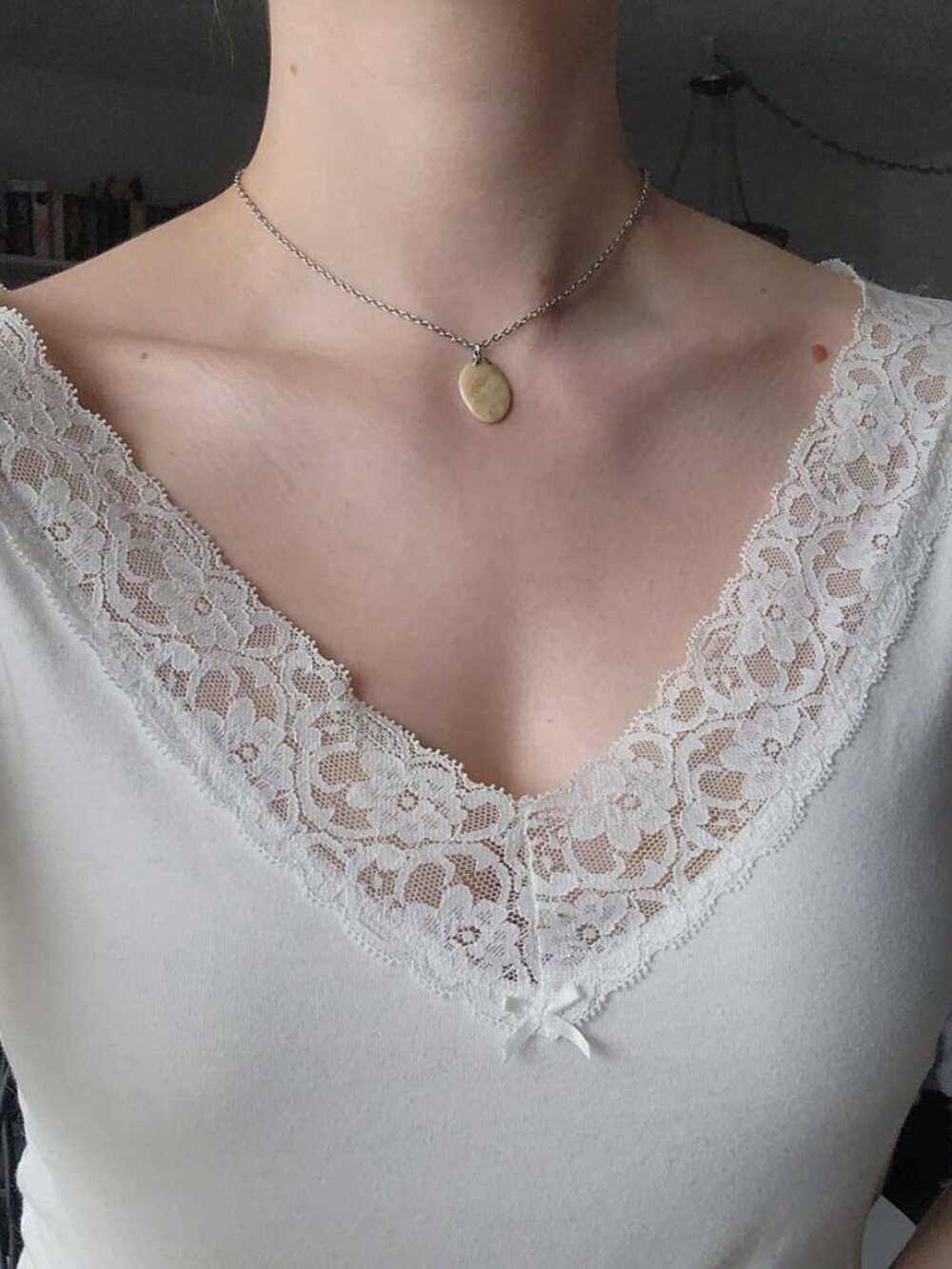 Silver and beige natural stone necklace with a small silver chain - Picture 5 of 10